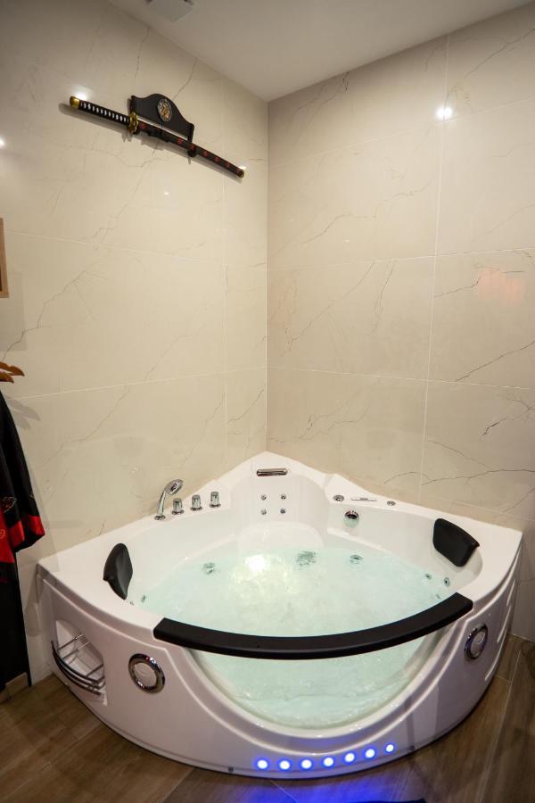 Trith-Saint-LegerCapsule Japon - Jacuzzi - Netflix & Ecran Cinema - Xboxアパートメント エクステリア 写真